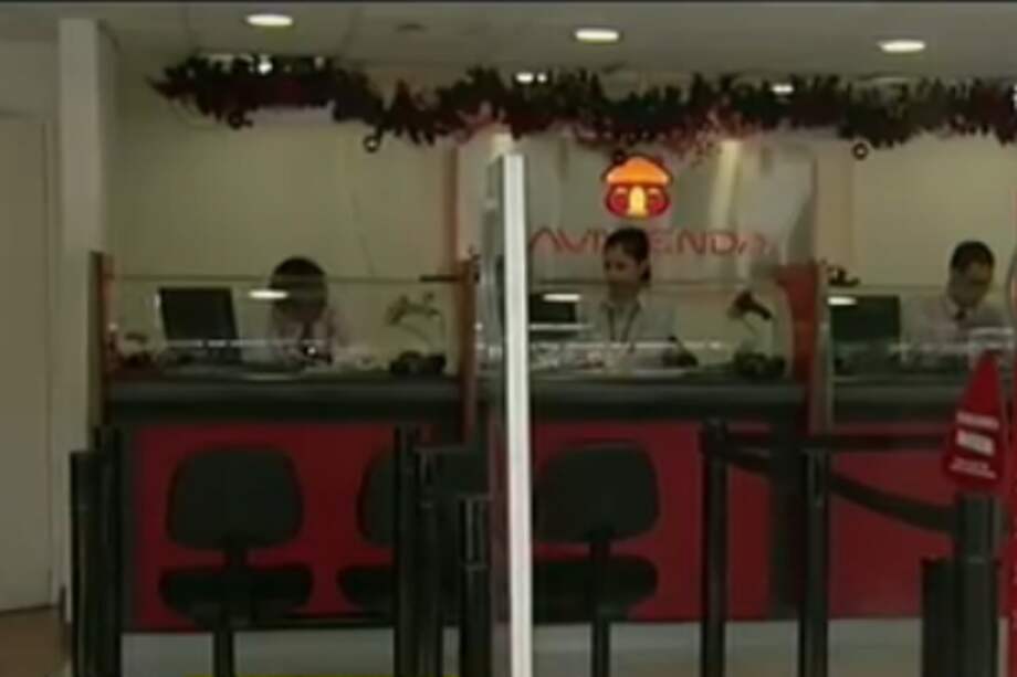 En plena fila del banco clientes son robados