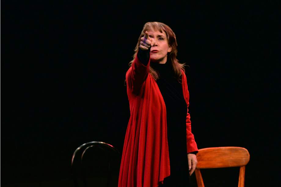 Marcela Valencia, quien interpreta a varios personajes en su nueva obra, titulada “Yo no estoy loca”. / Cortesía