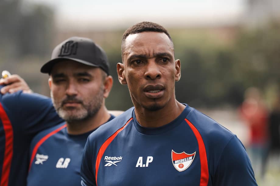 Luis Amaranto Perea durante su primer entrenamiento como director técnico de Independiente Medellín.