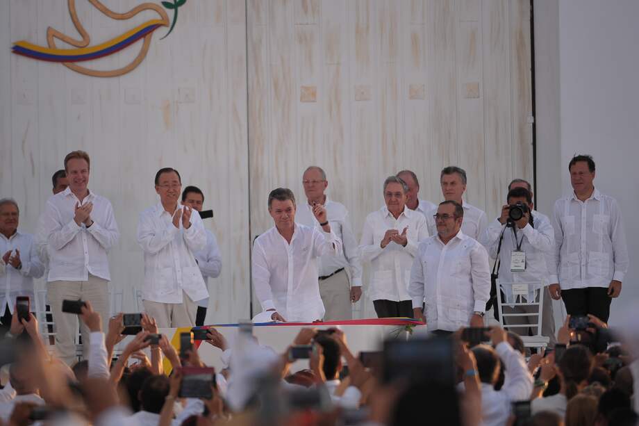El 26 de septiembre de 2016 se firmó en Cartagena el Acuerdo Final de paz entre el presidente Juan Manuel Santos y el máximo dirigente de las Farc, Rodrigo Londoño. /Mauricio Alvarado -El Espectador