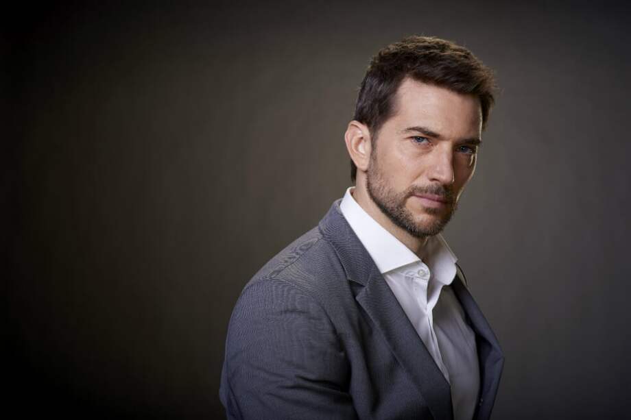 El actor británico Luke Roberts es el protagonista de la serie. / Cortesía Universal TV