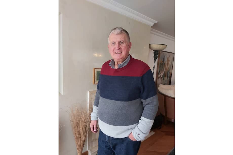 Roberto Gil de Mares obtuvo el reconocimiento de Mejor Novela Hispanoamericana en la Feria del Libro de Madrid 2017, por su novela "Deambular de mariposas".