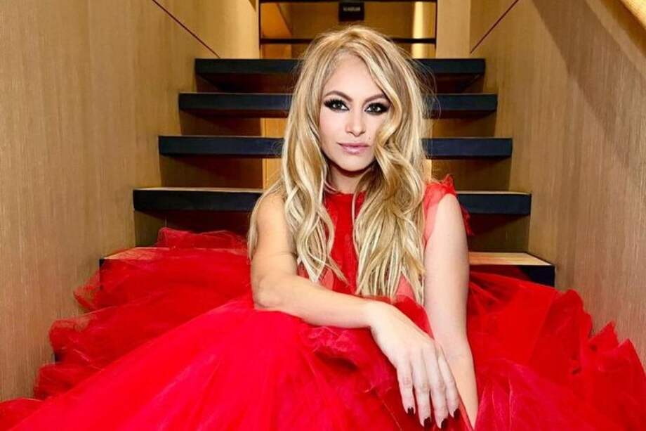 Paulina Rubio confesó que además de hacerse cargo de sus hijos, también apoya económicamente a los papás de ellos.