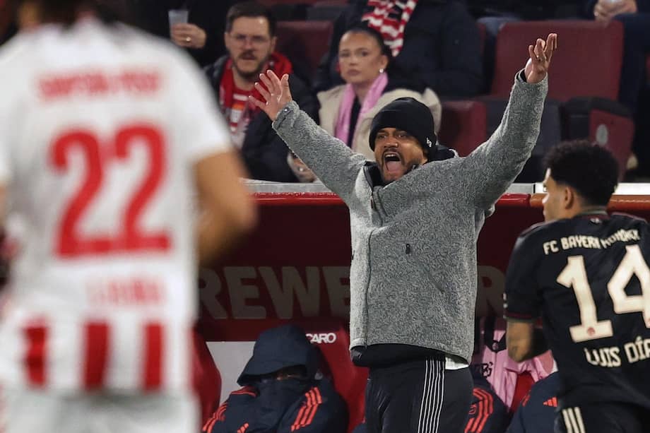 Vincent Kompany, director técnico de Bayern Múnich en el partido por la Bundesliga contra el Colonia este miércoles 14 de enero de 2026.
