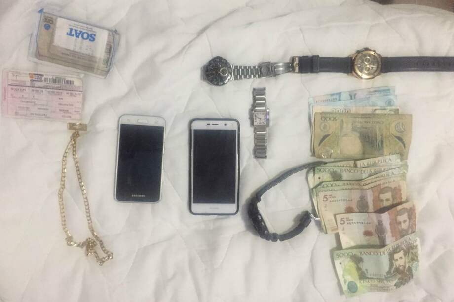 Los objetos hallados en la noche de este martes en un hotel barrio Restrepo (Antonio Nariño). / Archivo particular