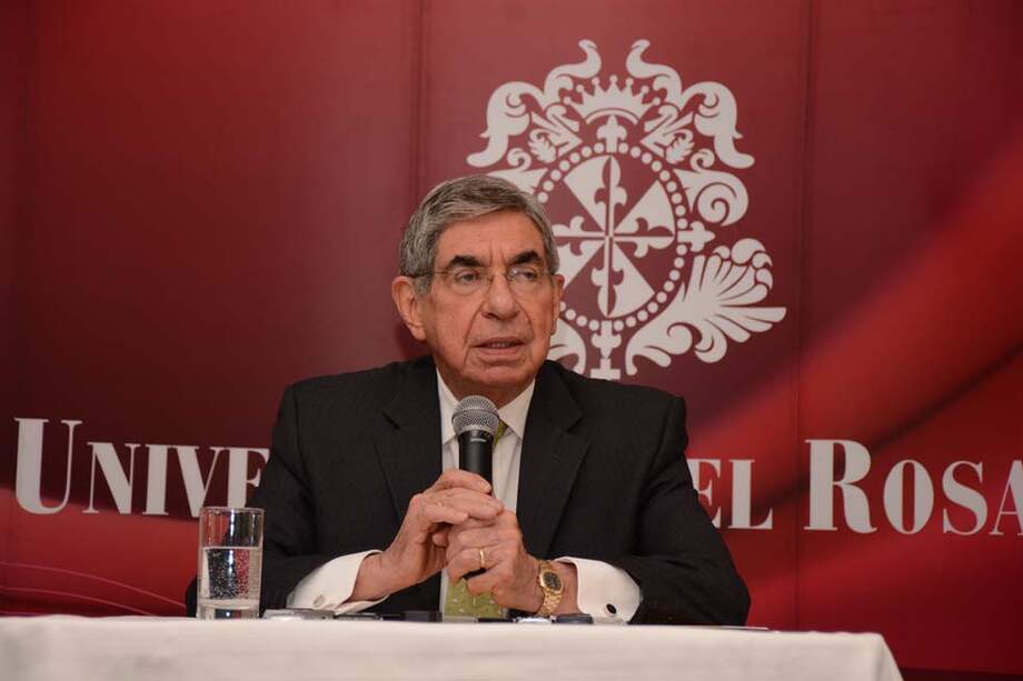 Óscar Arias ayer en el foro de la Universidad del Rosario. /Prensa U. Rosario