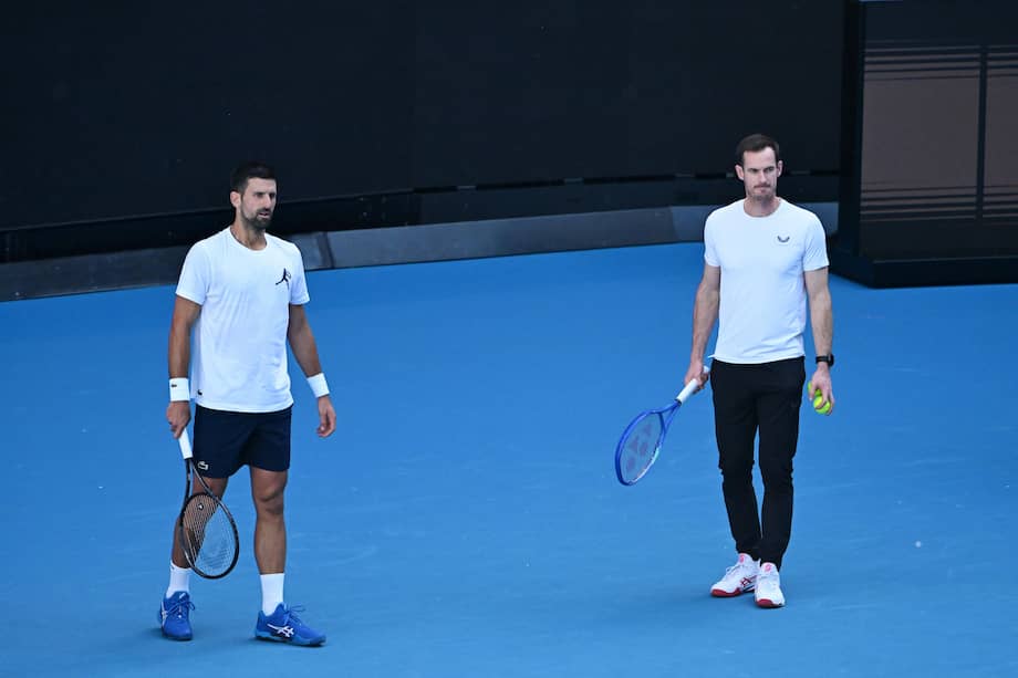 Novak Djokovic y Andy Murray entrenan, en la previa del Abierto de Australia.