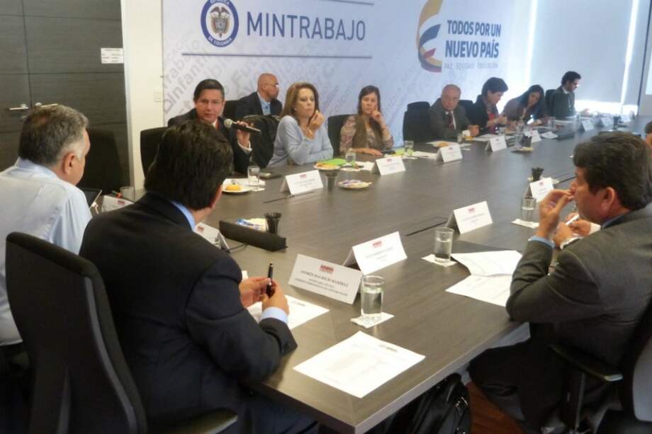 Desde el 3 de diciembre comienza puja por el salario mínimo de 2015