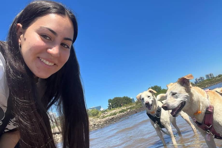 Bárbara, una especialista en educación canina que anteriormente vivía en Saavedra, llegó a trasladarse a la localidad de Moreno y comenzó con su nueva travesía de vida.