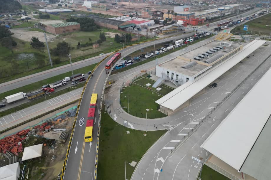 Pruebas de Transmilenio en el portal El Triunfo en Soacha