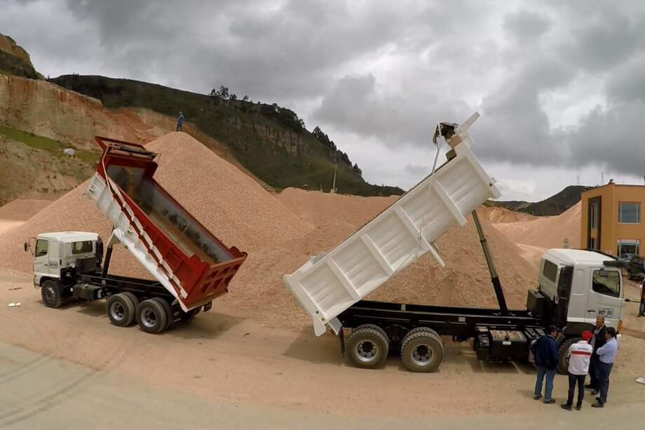 El nuevo portafolio de HINO incluye volquetas, mezcladoras y mulas. / Cortesía
