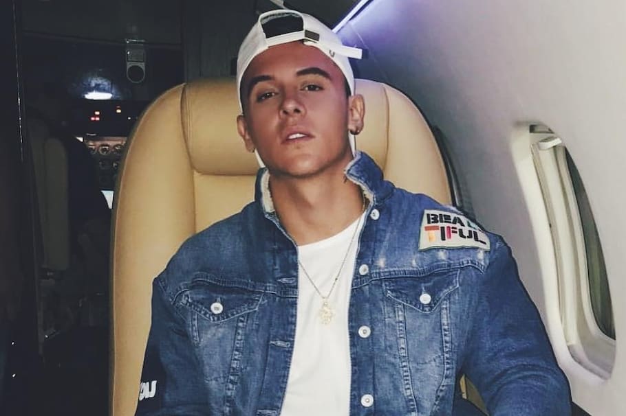 El cantante de música urbana apareció temblando y muy conmocionado en sus redes sociales. ¿Qué sucedió?