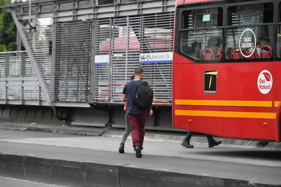 Nuevas puertas anticolados de Transmilenio.