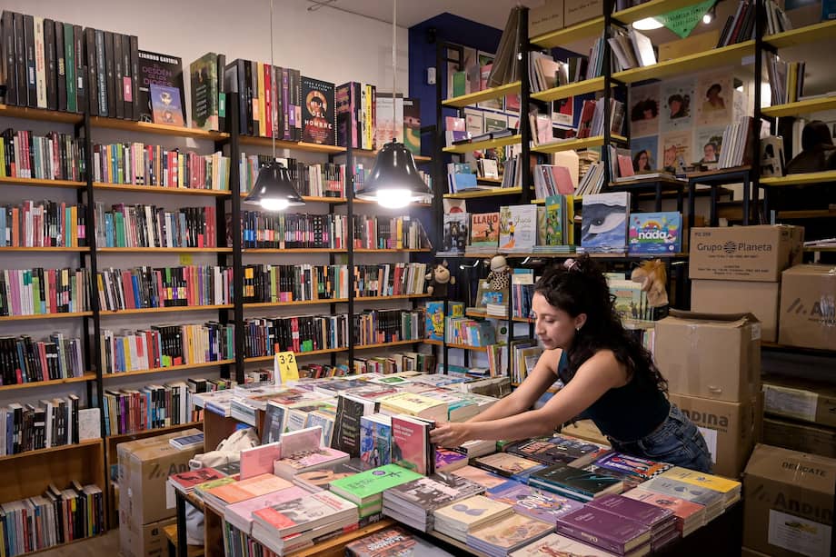 Gabriela Carrillo en la librería Cooltivo, que abrió hace tres años. Queda ubicada en Chapinero.
