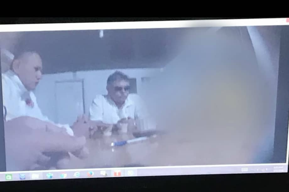 Durante la reunión, "Santrich" habría recibido una ficha que les permitía identificar a los miembros de La Familia y los falsos capos mexicanos.