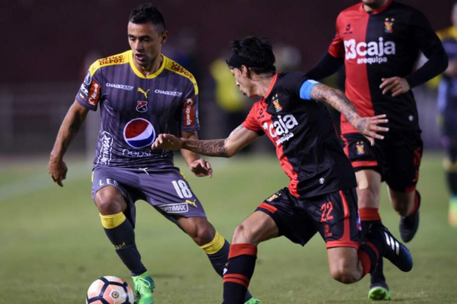 Marlon Piedrahita (i), autor de uno de los goles este miércoles contra Melgar. / AFP