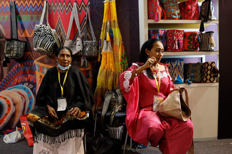 AME9032. BOGOTÁ (COLOMBIA), 08/12/2022.- Fotografía de una sección de Expoartesanías 2022 hoy, en Bogotá (Colombia). EFE/ Mauricio Dueñas Castañeda