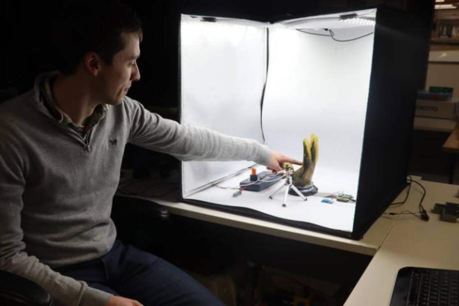 Investigadores han desarrollado una "piel" robótica muy sensible que permite a los robots detectar información sobre su entorno de una forma similar a la de los humanos. /Universidad de Cambridge.