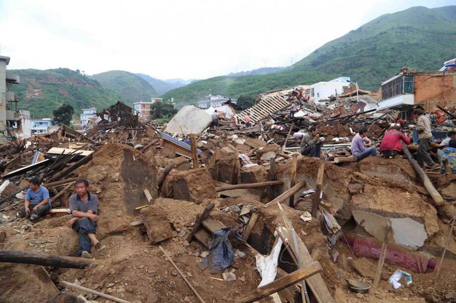 China sigue en búsqueda de víctimas tras devastador terremoto