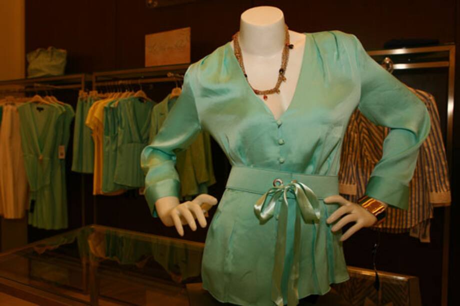 El satín, el brillo y el aperlado se ponen de moda