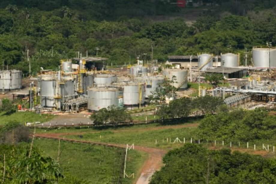 Petróleo de Texas cae un 3,6 % y cierra en su nivel más bajo en dos años