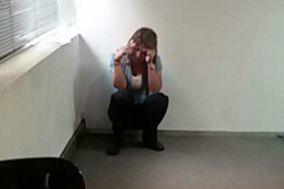 Esta es una de las trabajadoras que deben decidir si aceptan el retiro voluntario. / Cortesía.