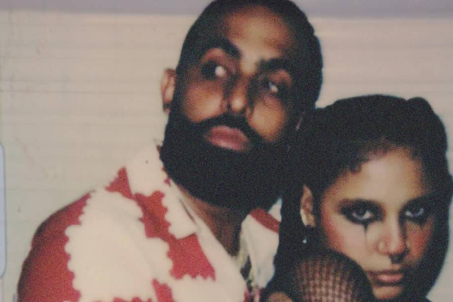 El video musical de "Hola" de Tokischa y Eladio Carrión fue dirigido por Raymi Paulus