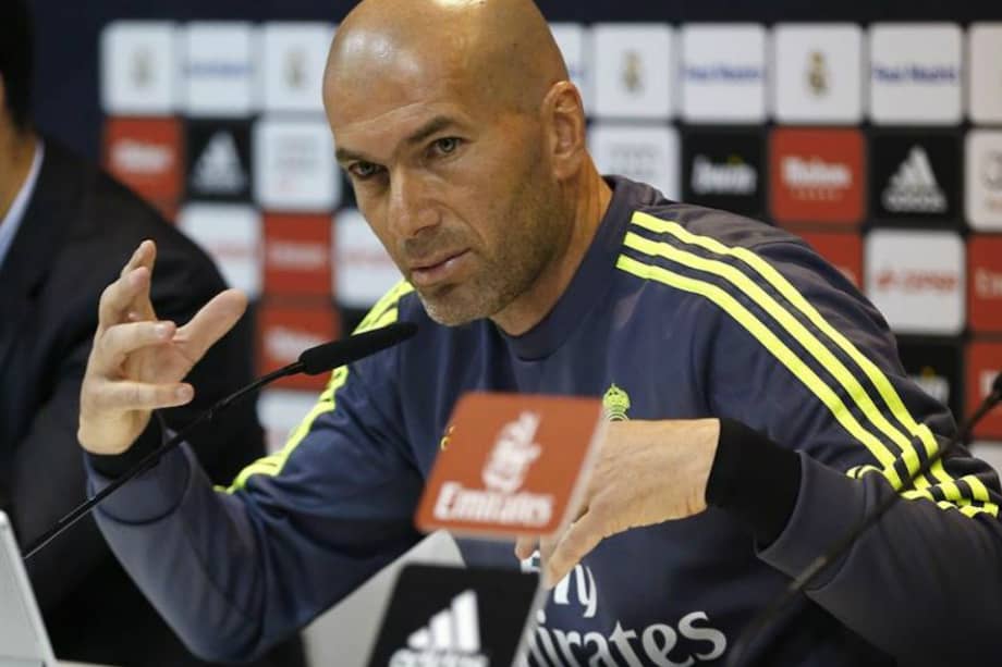 Zinedine Zidane durante la rueda de prensa posterior al entrenamiento de preparación para el derbi contra Atlético de Madrid. / EFE