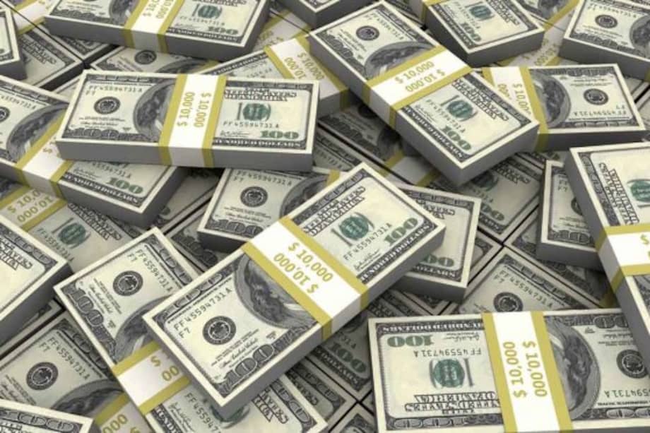 Por primera vez en seis años, dólar supera la barrera de los $2500