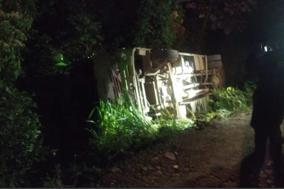 El caso ocurrió anoche, en zona rural de la capital tolimense. De los lesionados, 10 tuvieron que ser trasladados a centros asistenciales, por sus heridas de consideración.