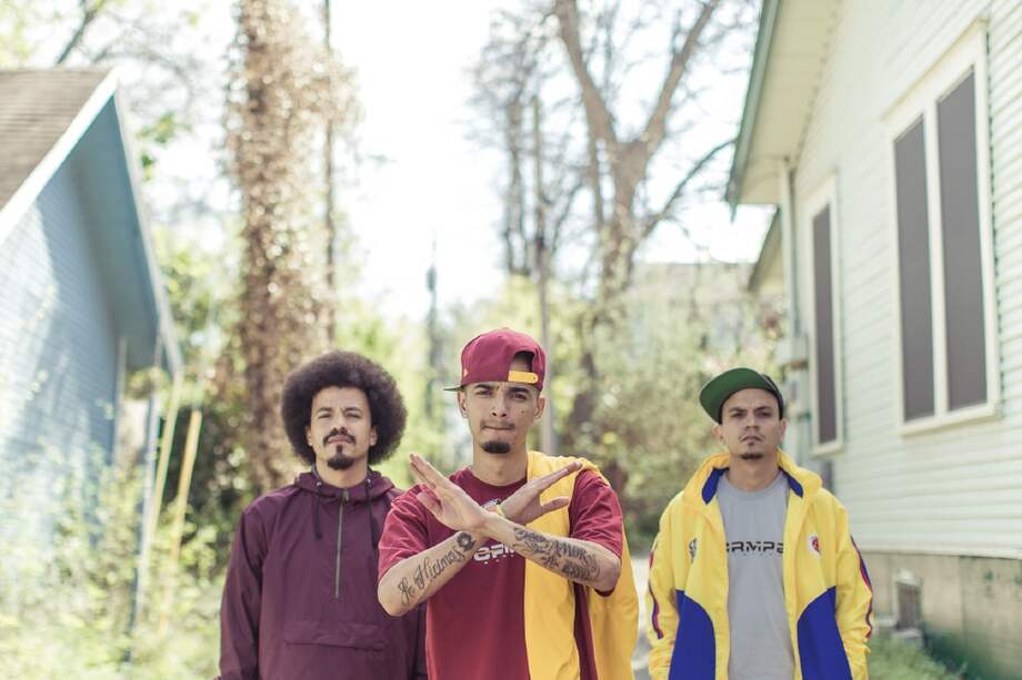 Los integrantes del grupo de rap colombiano Alcolirykoz quisieron hacer en su quinto disco, “Servicios Ambulatorioz”, un homenaje a sus influencias. / Julián Gaviria