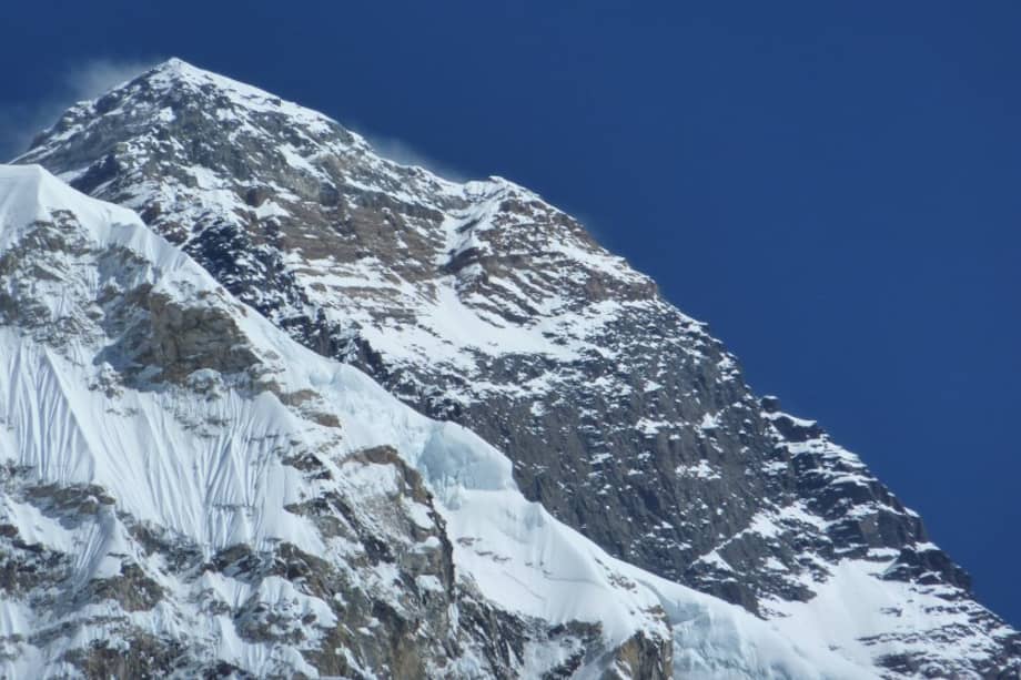 El Everest sigue siendo el punto más alto sobre el nivel del mar. / Calum Robinson - Flickr