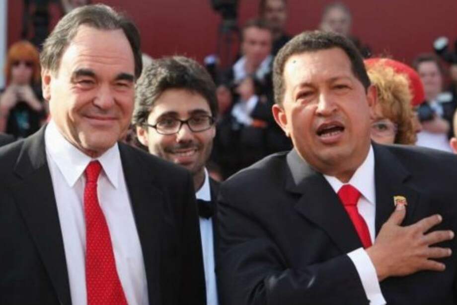 Hugo Chávez en Venecia con Oliver Stone en la proyección de Al Sur de la Frontera.