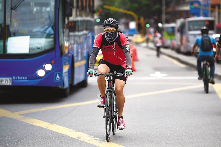 Muchos ciudadanos han decidido utilizar la bicicleta como medio de transporte principal durante la pandemia del nuevo coronavirus.