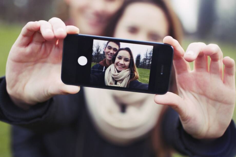 Pareja tomándose una selfie