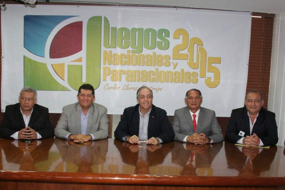 Luis Hernando Rodríguez, segundo de izquierda a derecha, será recluido en la cárcel del municipio del Espinal (Tolima). / Coldeportes