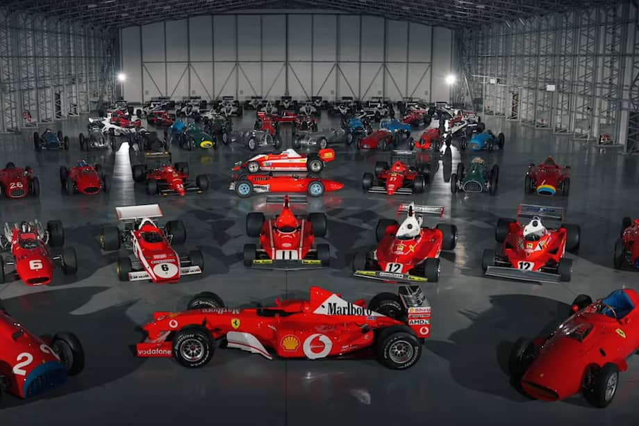 Con 94 años, el antiguo jefe de la Fórmula 1 ha reunido un total de 69 carros de carreras, muchos de los cuales han sido protagonistas en campeonatos mundiales y victorias destacadas.