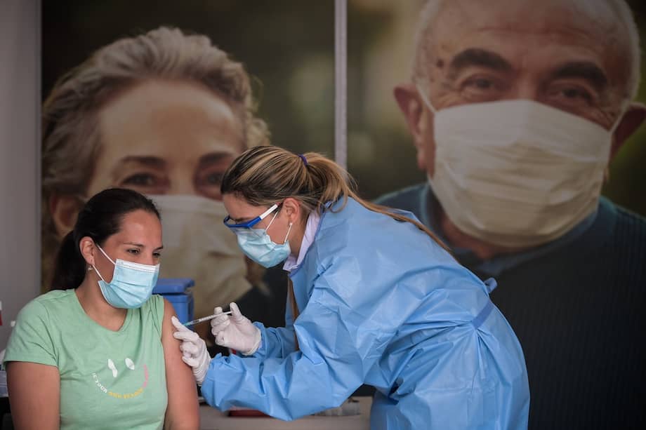 Con esta entrega ya son 34 instituciones públicas y privadas que han recibido dosis para vacunar al personal de la salud y de apoyo en primera línea.