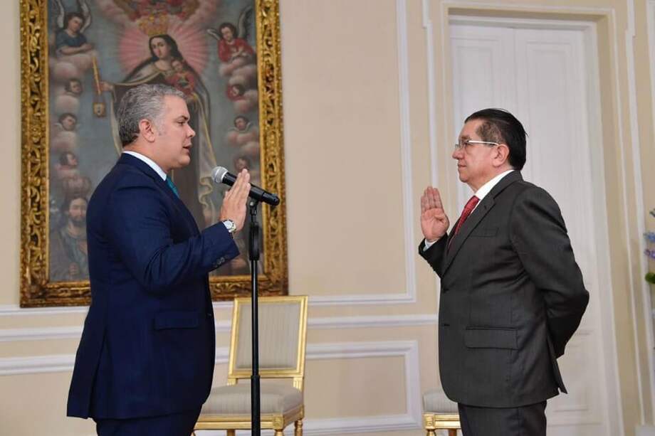 Fernando Ruiz durante la posesión. / Cortesía Ministerio de Salud