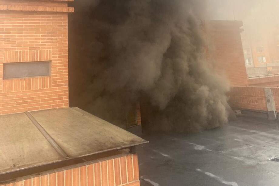 Hacia las 10:00 de la mañana, el incendio ya estaba 100 % controlado.