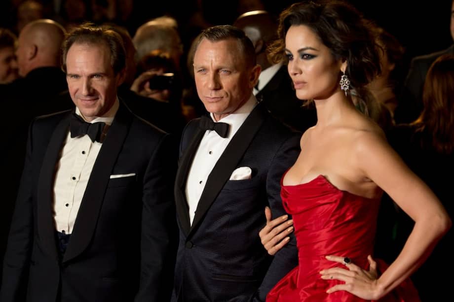 Los actores británicos Ralph Fiennes y Daniel Craig y la francesa Berenice Marlohe, miembros del reparto de la película "Skyfall", la nueva entrega de la saga de James Bond.