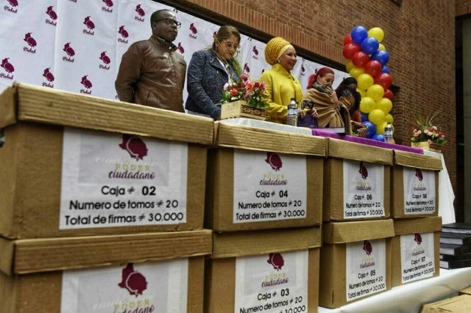 La exsenadora estuvo acompañada de varios de los promotores de su campaña y reiteró que una de sus primeras acciones en caso de llegar a la Presidencia es eliminar la carga fiscal sobre el consumo conocida como IVA (impuesto al valor agregado).
/ Tomada de la cuenta de Twitter @piedadcordoba