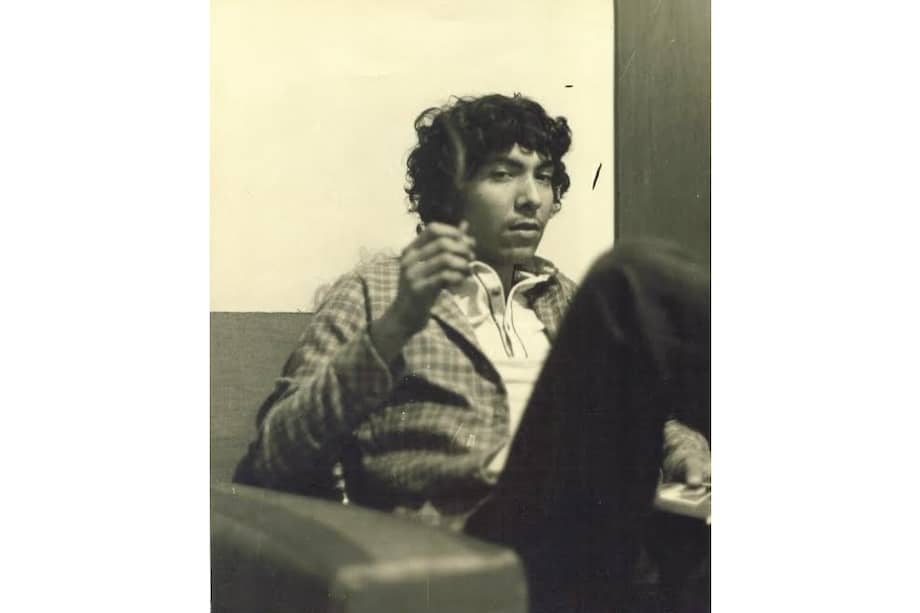 Sergio González, artista colombiano, es reconocido por sus collages y dibujos.