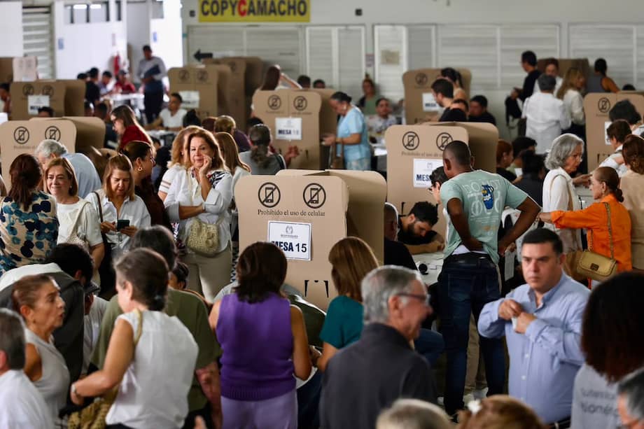 Para estas elecciones, en Cali hubo más de 1.000 policías y soldados patrullando la ciudad. El alcalde Alejandro Eder señaló que para la segunda vuelta se establecerán medidas similares.