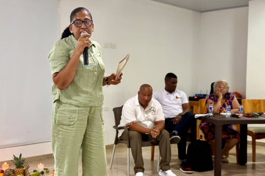 La lideresa Elizabeth Moreno, conocida como Chava, durante la mesa humanitaria en Belén de Bajirá.