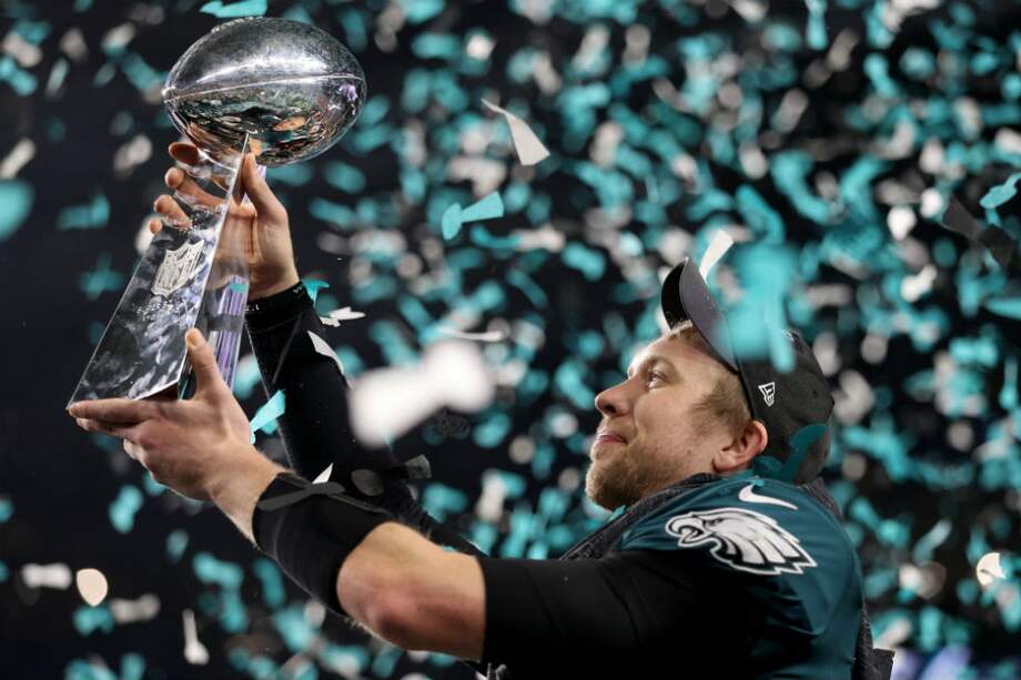 Foles se convirtió en el primer mariscal de campo en lanzar y atrapar al menos un pase de touchdown en un Super Bowl.
/ AFP