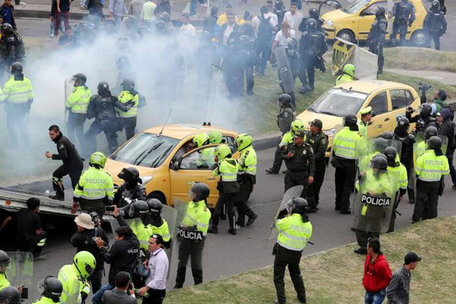 ¿Provocación? En pleno paro de taxistas, Uber y Cabify invitan a usar su servicio