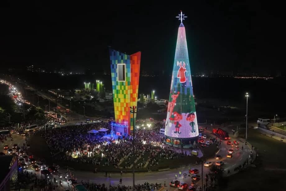Al evento del encendido del árbol asistieron más de 1.000 personas, lo que marcó el inicio de la temporada navideña en la ciudad.
