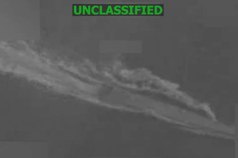 : Embarcación atacada por Estados Unidos en el océano Pacífico, en una operación contra una presunta ruta de narcotráfico. Imagen: Comando Sur de Estados Unidos (@Southcom) en X.