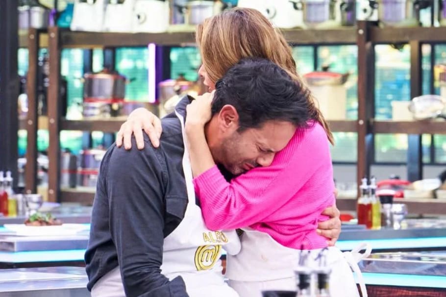 En medio de uno de los retos de ‘MasterChef Celebrity’, Alejandro Estrada no pudo contener el llanto y dejó a varios conmovidos. ¿Qué pasó?